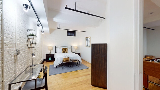 Building Photo - 19 Stanhope St