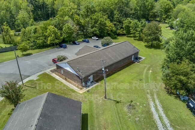 Building Photo - 305 Grady Rd