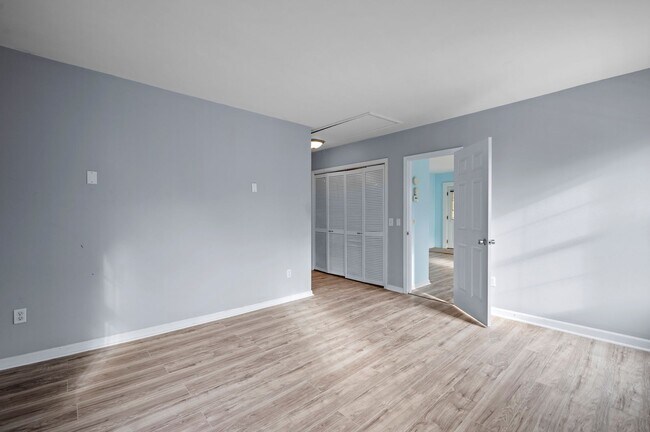 Building Photo - Beautiful 4 Bedroom 3.5 Bathroom Home On Quiet Tree-Lined Street In Millwood.