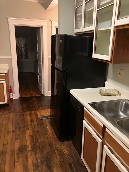 ss sink,diposal, dishwasher , refrigerator freezer - 1567 Woodward Ave