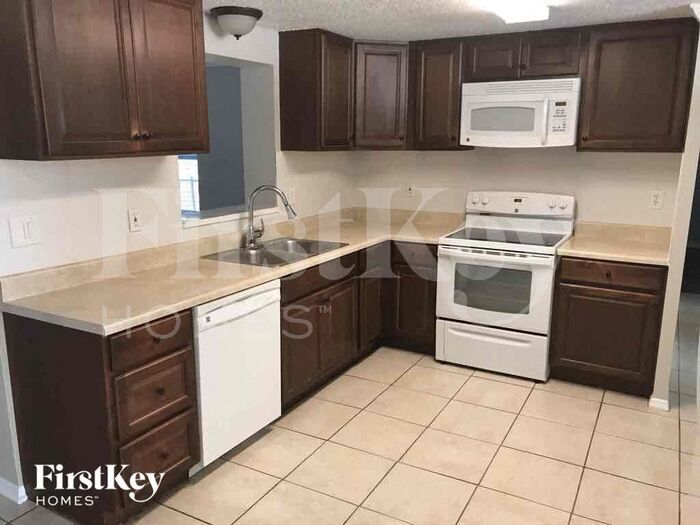 Building Photo - 8733 Roble Way