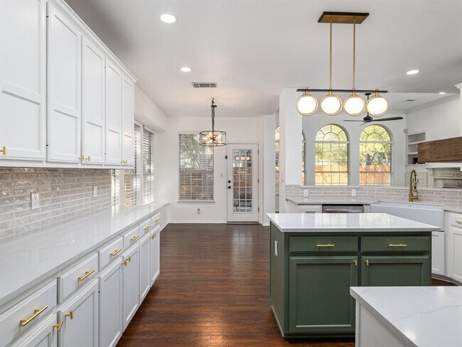 Building Photo - 2934 Sussex Gardens Ln