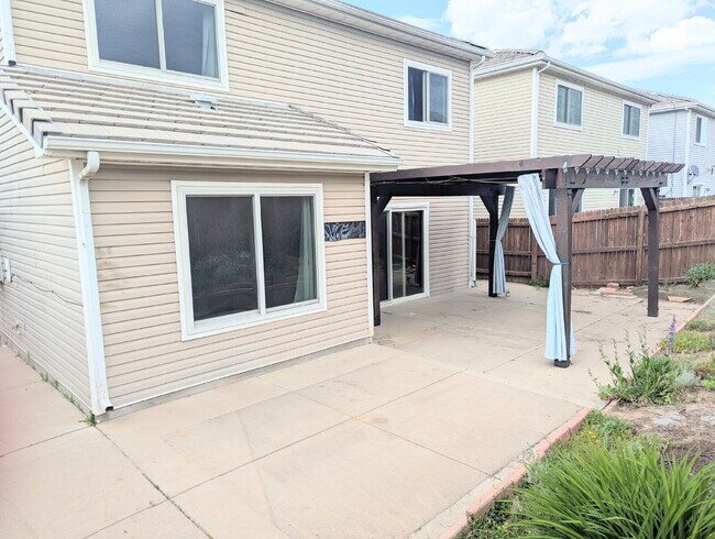Building Photo - Gorgeous Denver Home - Real Granite Counte...