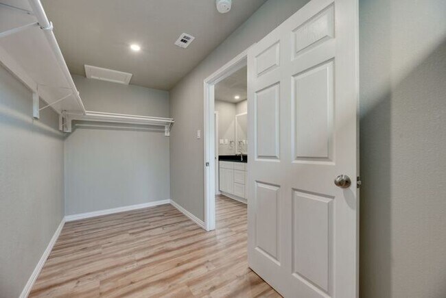 Building Photo - Recently Renovated Property in Hurst