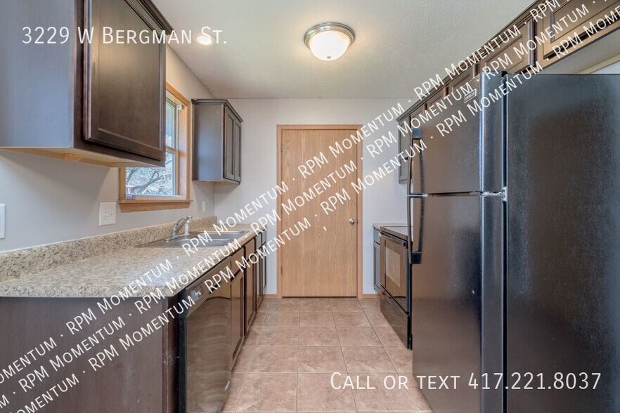 Building Photo - 3229 W Bergman St