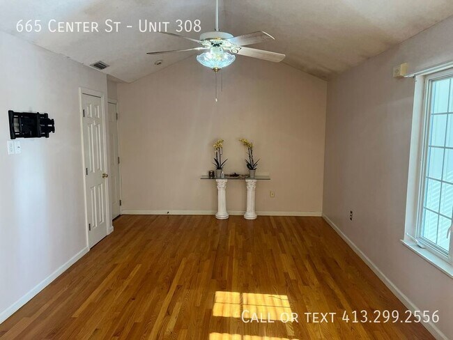 Building Photo - 665 Center St