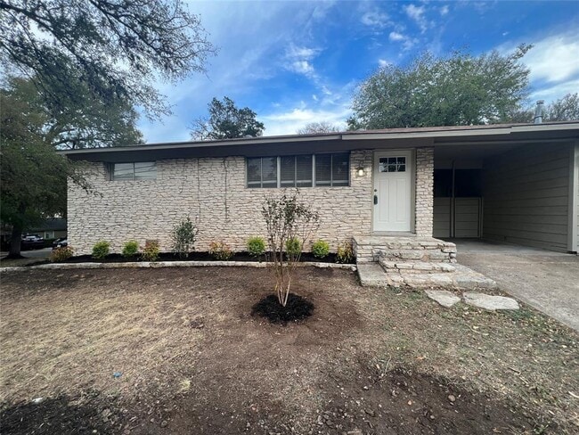 Building Photo - 907 Possum Trot St