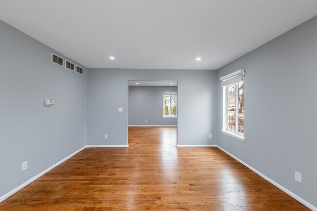 Building Photo - 438 Rachel Cir