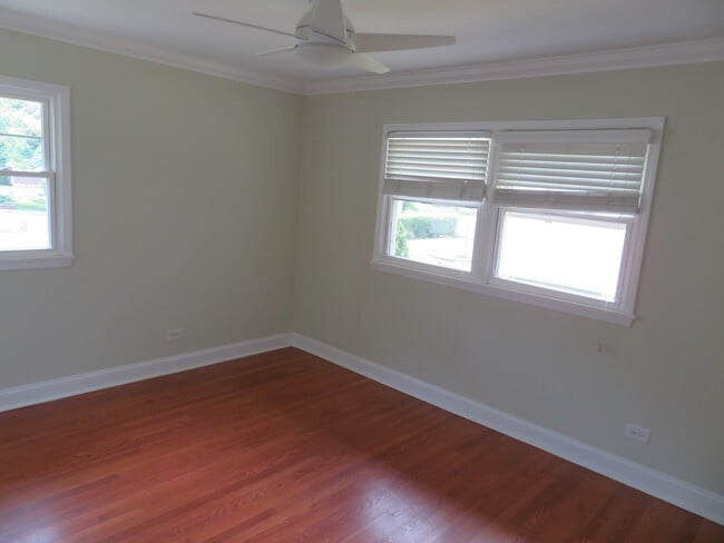 Building Photo - 932 Brantwood Ave