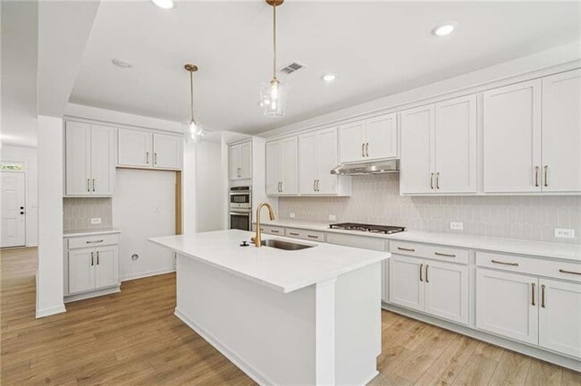 Building Photo - 240 Silverleaf Trl