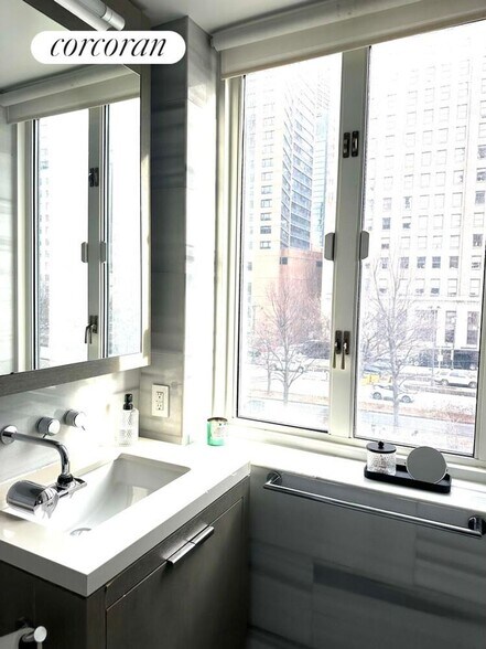 Building Photo - 225 Rector Pl