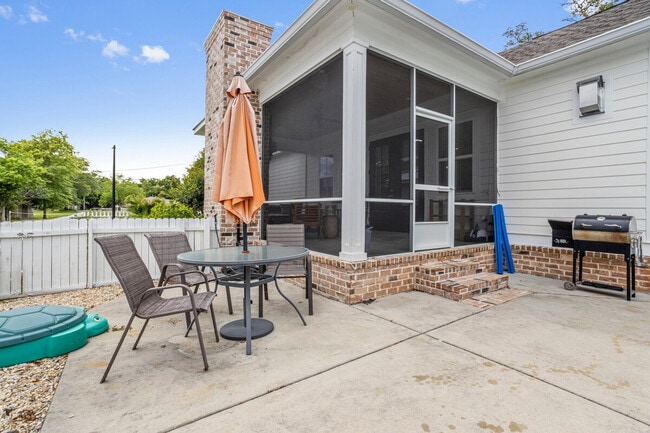 Building Photo - 164 Markham Dr