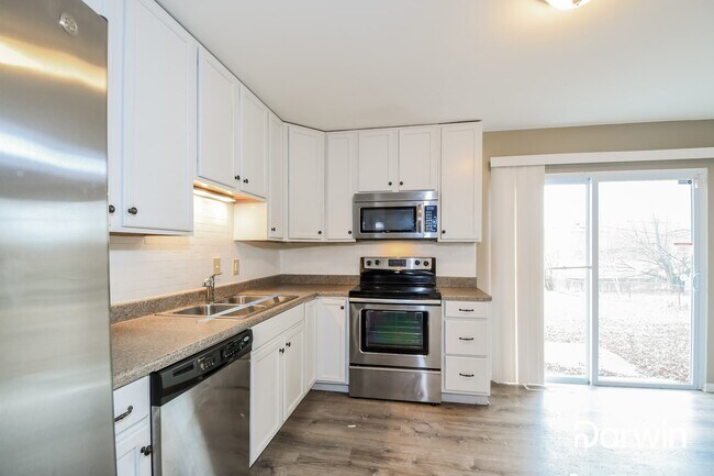 Building Photo - 1570 Bluefield Dr