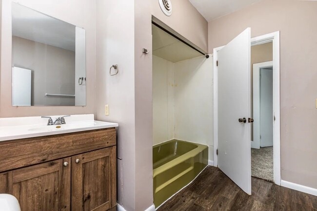 Building Photo - 639 Caledonia Pl