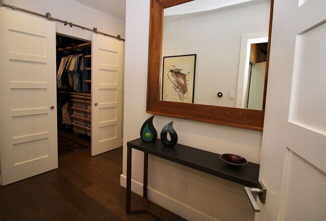 Building Photo - Bright, Stylish Living with Exceptional Ou...