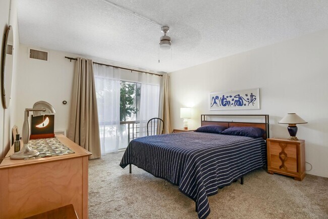 Building Photo - 77845 California Dr