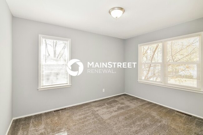 Building Photo - 3 Bedroom Pet-Friendly Home in Kansas City, MO with Main Street Renewal