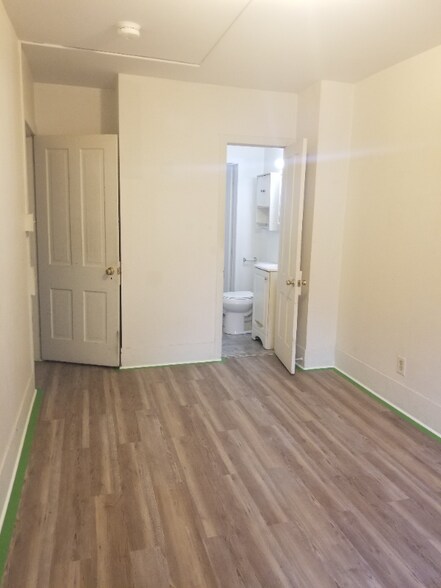 Primary Photo - 50 Hallet St