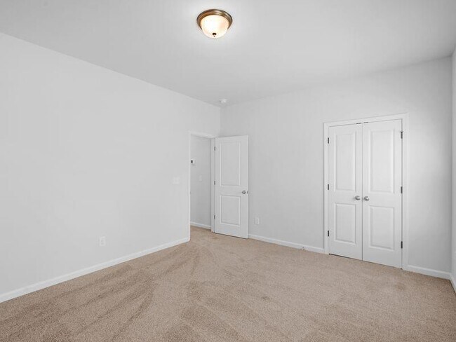 Building Photo - 223 Monarch Village Way