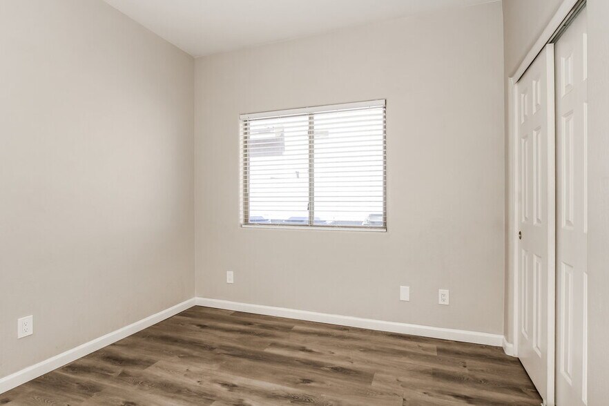 Building Photo - 1607 S 79th Ln