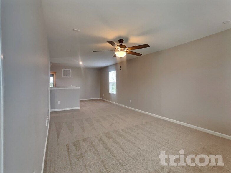 Building Photo - 1037 Bitting Hall Cir