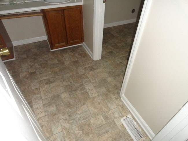 Building Photo - Countrytown Townhomes Hope Mills, NC