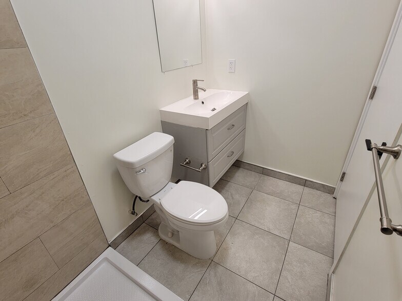 Building Photo - 2224 Delaware Ave