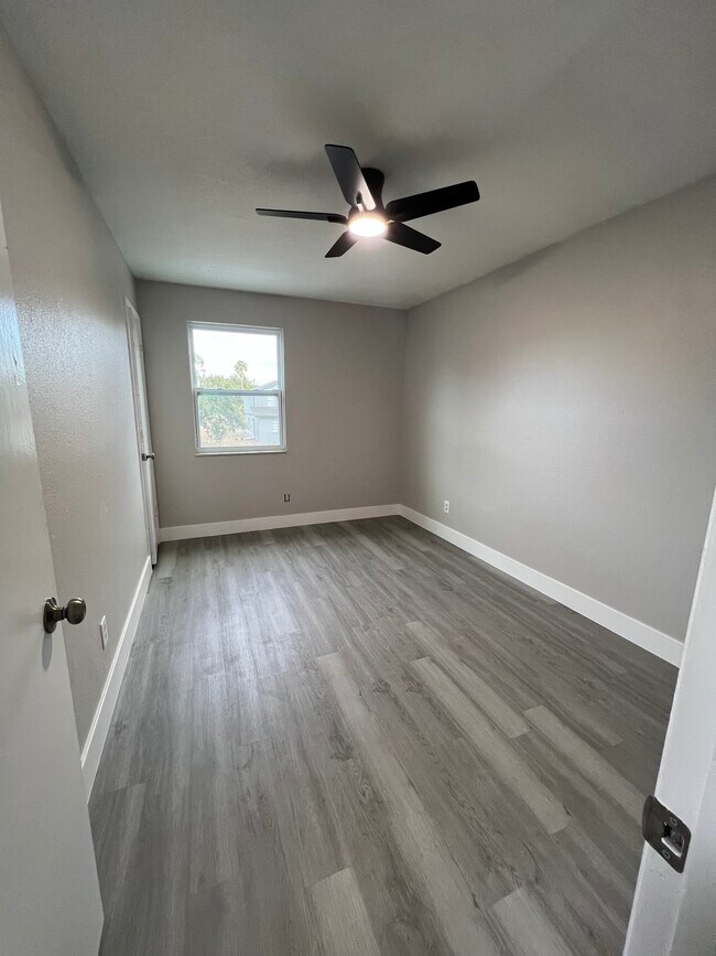 Building Photo - 6412 Diamond St