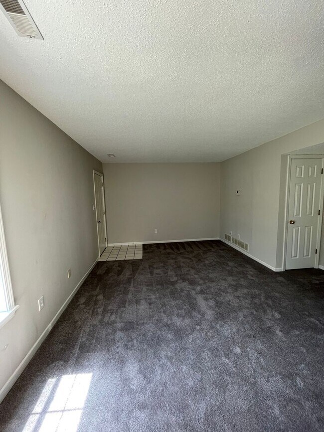 Building Photo - 2304-2306-2306 E Parks Edge Pl