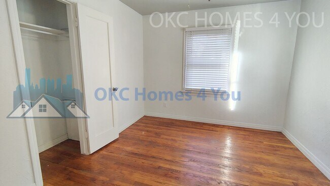 Building Photo - Charming 2 Bedroom near I-44 & May Ave.