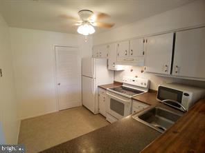 Building Photo - 1030 Warwick Ct