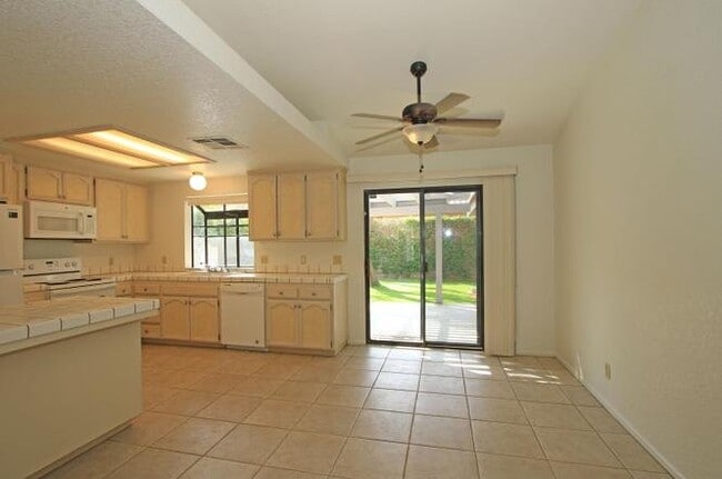 Building Photo - 78615 Bottlebrush Dr