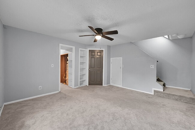 Building Photo - $1,950.00 - 3 Bedrooms, 2 Bathrooms, Single Family Home with Fenced Yard!