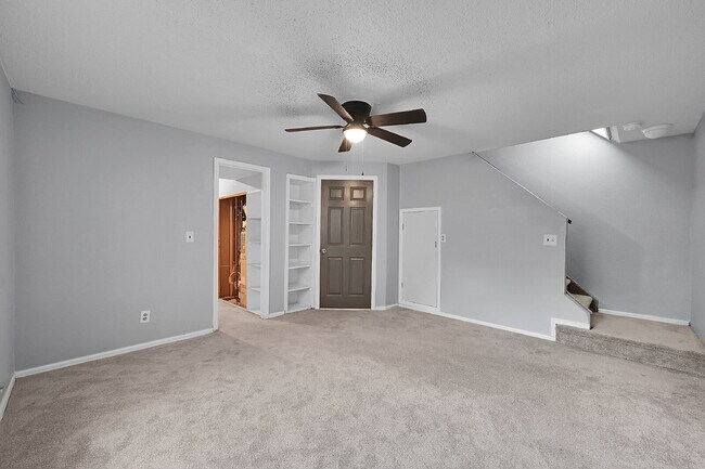 Building Photo - $2,050.00 - 3 Bedrooms, 2 Bathrooms, Single Family Home with Fenced Yard!