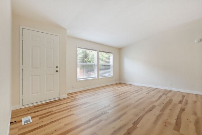 Building Photo - 6422 SE 144th Ln