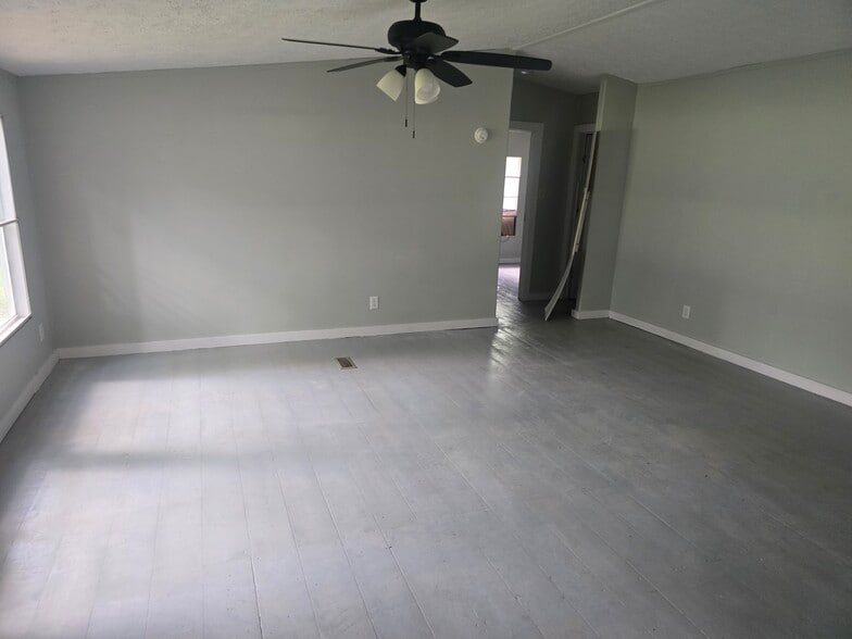 Building Photo - 4533 Grand Oaks Dr