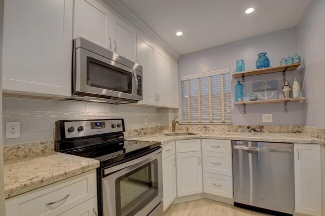 Building Photo - 650 Snug Harbor Dr