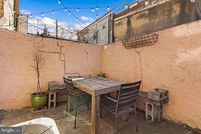 Building Photo - 808 Sears St