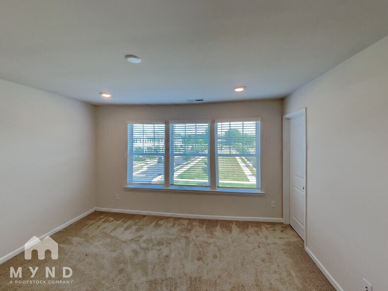 Building Photo - 430 Sagecroft Ln