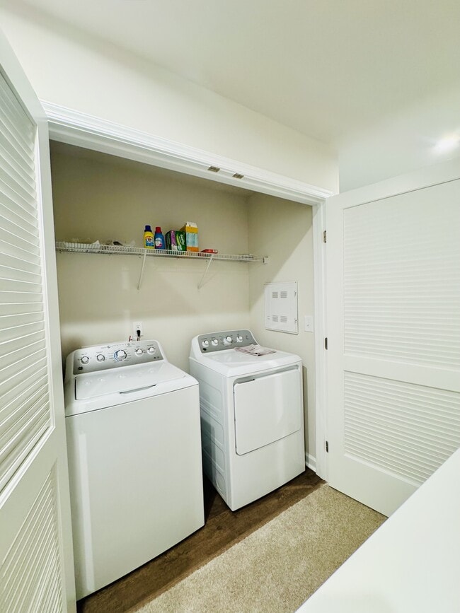 Building Photo - 405 Myrtle Mdws Dr