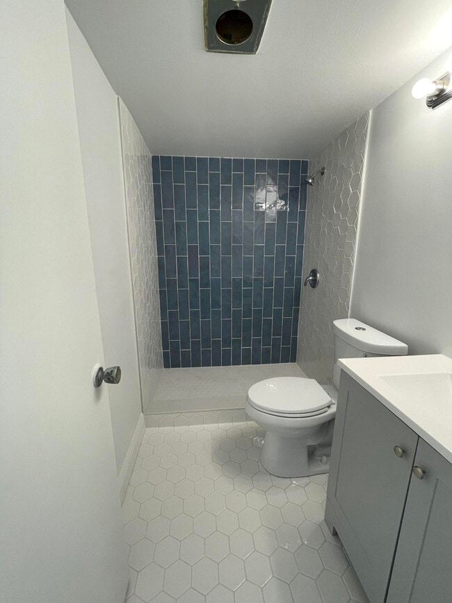 Primary Photo - 172 Sussex I