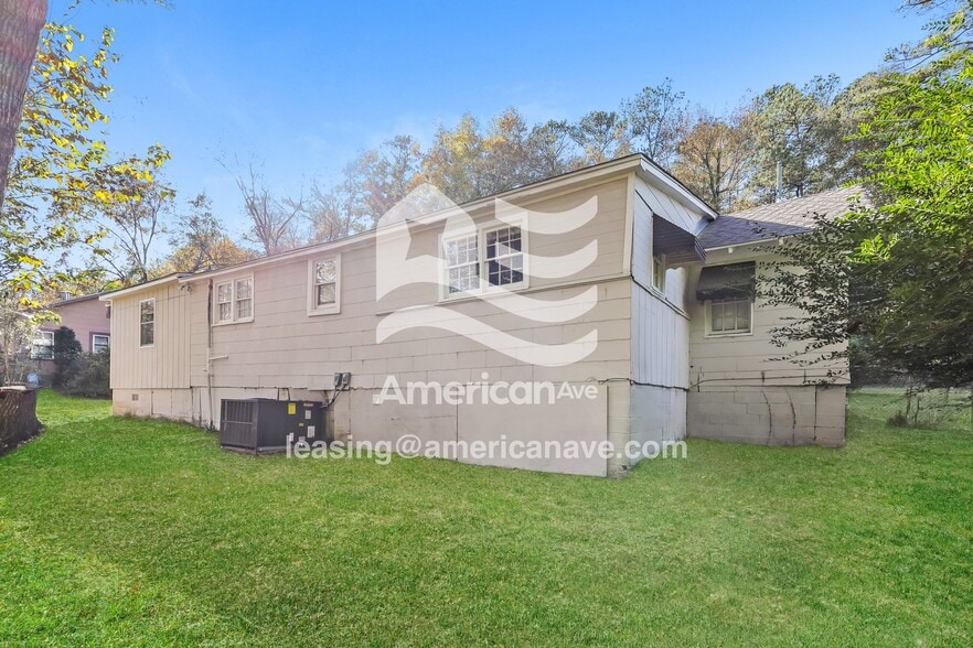 Building Photo - 1708 28th Ave