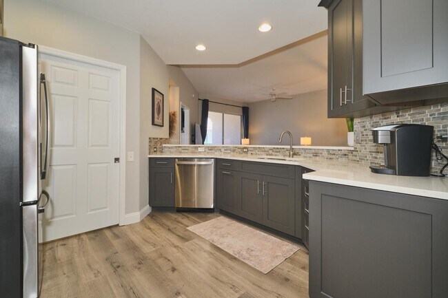 Building Photo - 9190 Southmont Cove