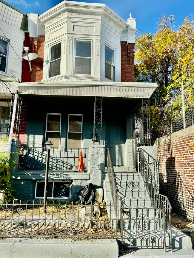 Building Photo - 6011 Master St