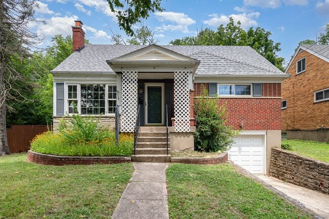 Building Photo - Stunningly Renovated 4 Bedroom 1 Bathroom ...