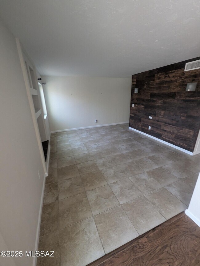 Building Photo - 9350 E Speedway Blvd