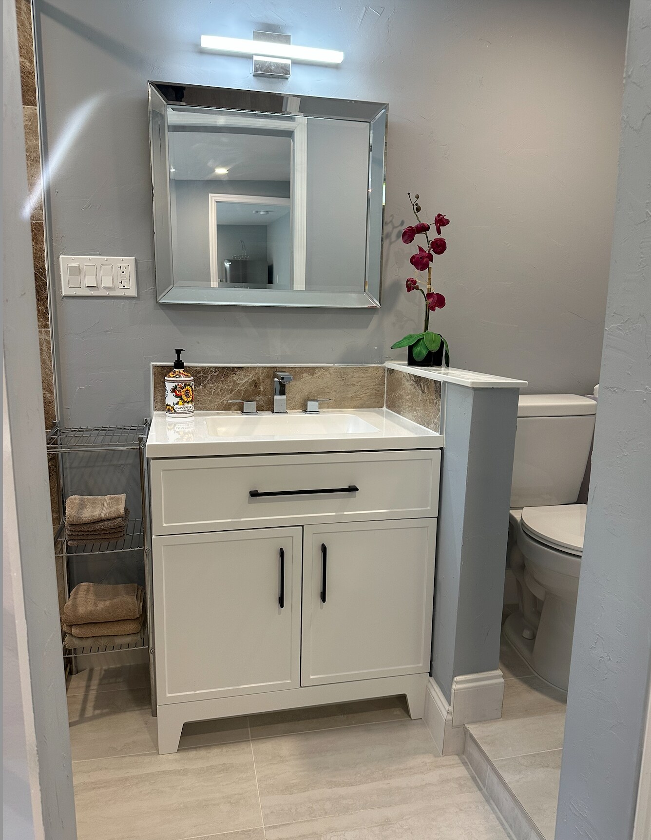 Building Photo - 493 Castle Dr