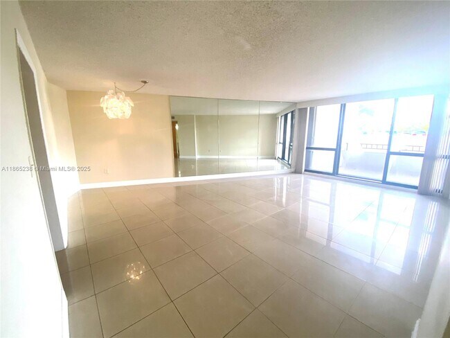 Building Photo - 13953 Kendale Lakes Cir