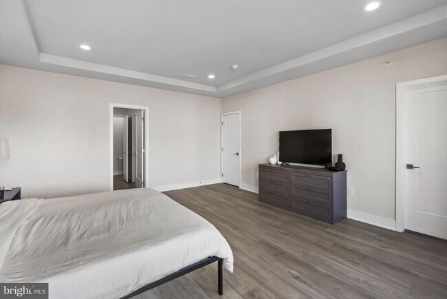 Building Photo - 908 Laurens Aly