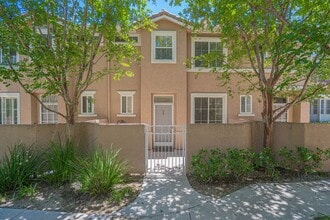 Building Photo - The Palisades -  3 Bedroom Townhome for Rent in Stevenson Ranch!